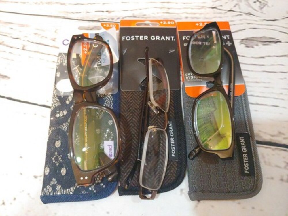 3 PAIRS FOSTER GRANT READING GLASSES 2.50 W/CASE NWT